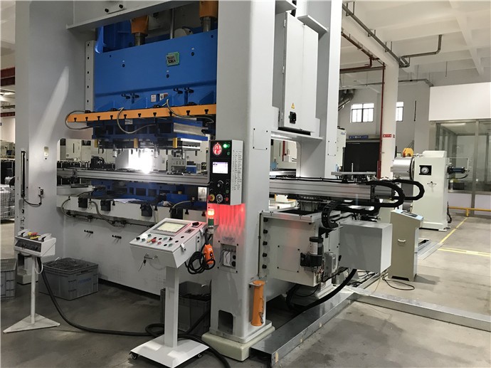 三次元機(jī)械手是如何聯(lián)動多工序沖壓生產(chǎn)的？