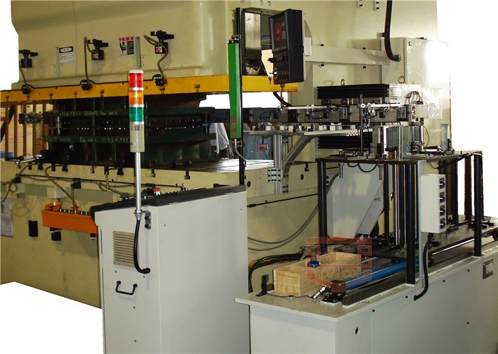 從結(jié)構(gòu)到控制：全面解讀單機(jī)多工位機(jī)械手的技術(shù)優(yōu)勢(shì)