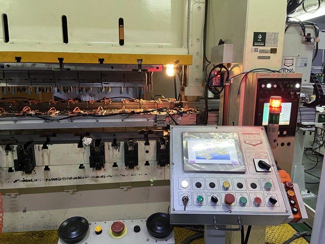 三次元機(jī)械手主要由哪些部分組成？