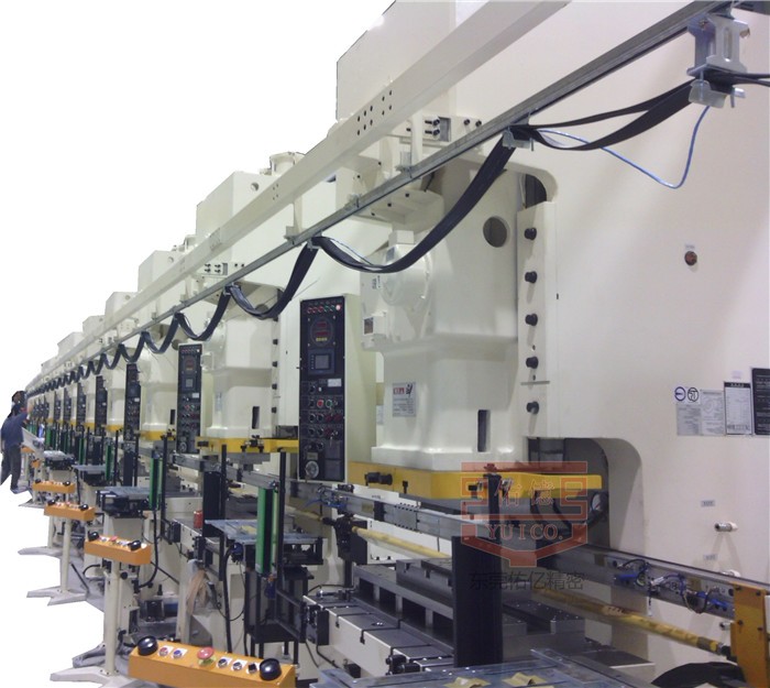 沖壓安全風(fēng)險(xiǎn)持續(xù)上升，沖壓機(jī)械手如何有效降低安全事故？