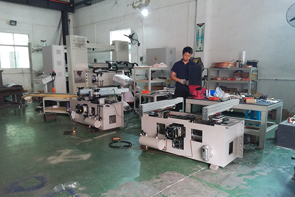 機械手生產(chǎn)區(qū)