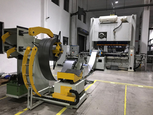 廠家如何選擇適合自己的沖壓機械手？